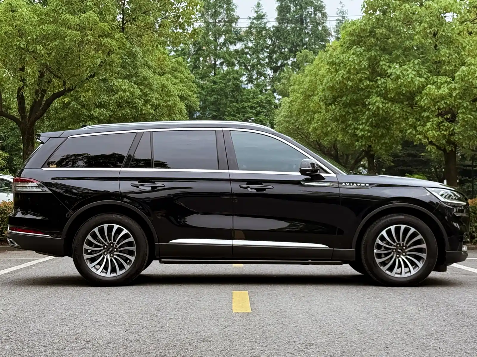 Photo 4 - Lincoln Aviator