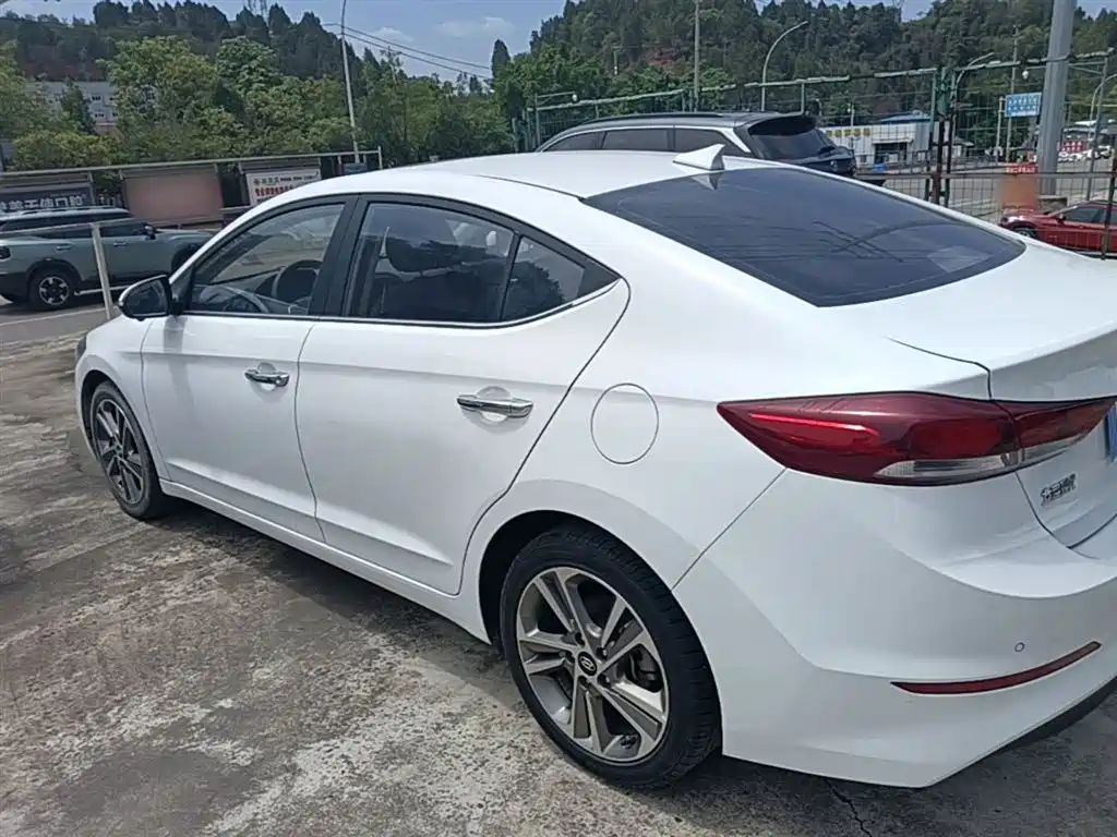 Hyundai Elantra 2016 Model 1.6L Automatic Smart Elite фото 5