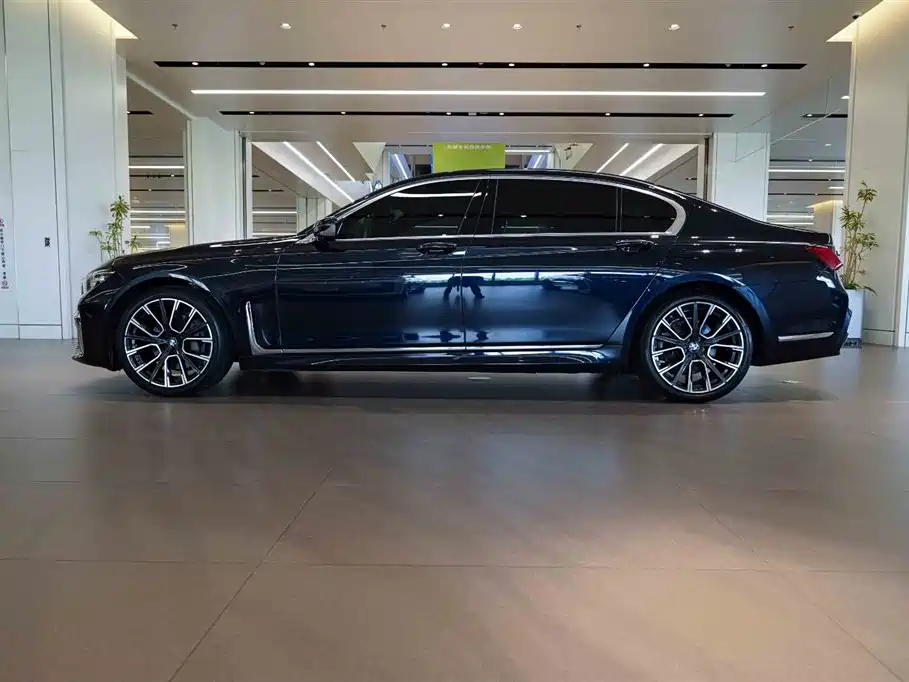 BMW 7 Series 2019 740Li Leading M Sport Package фото 9