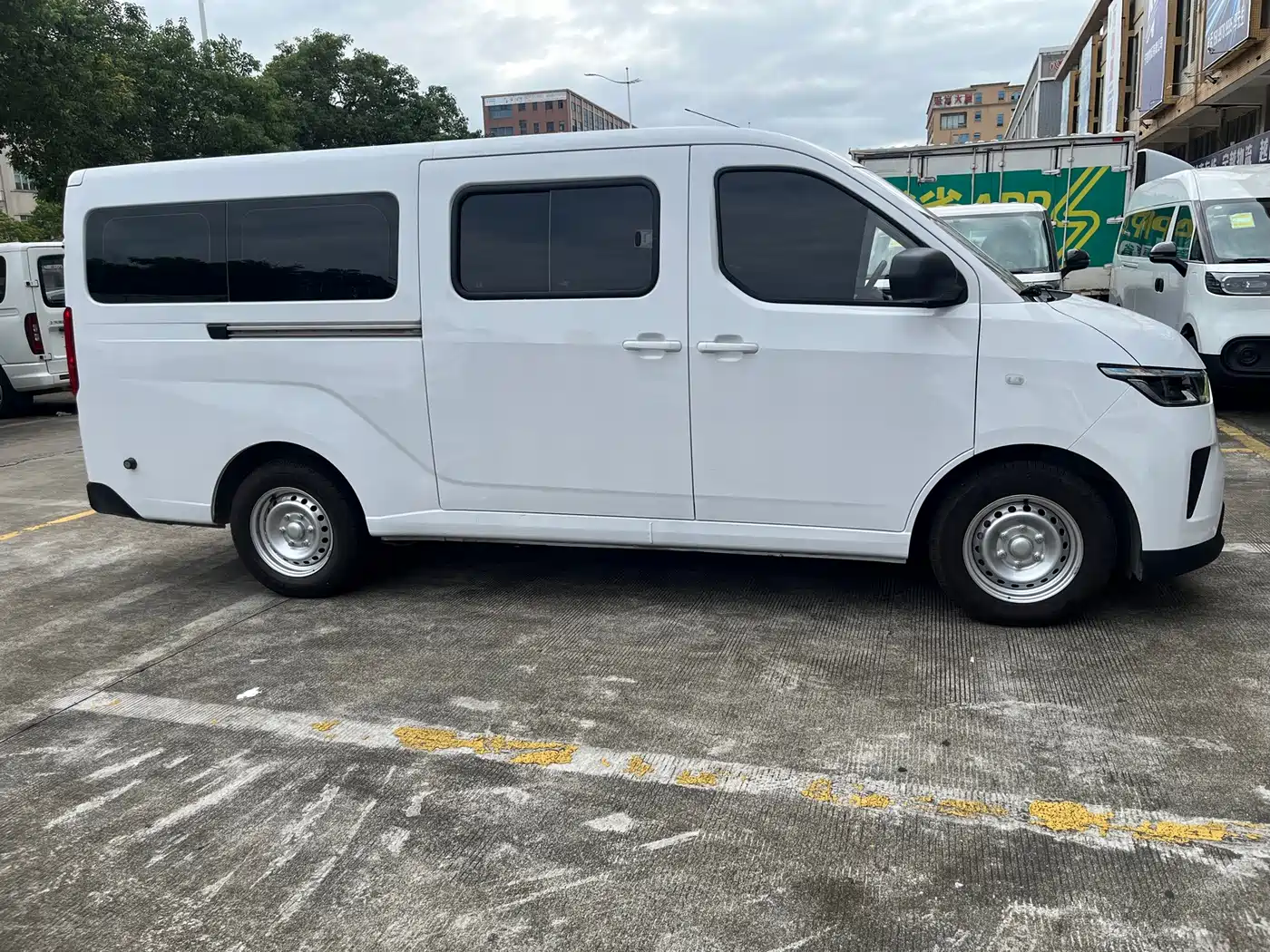 Wuling Motors Wuling Yangguang 2026 2026 Model 440km Passenger Van Comfort Version (6-Seater)