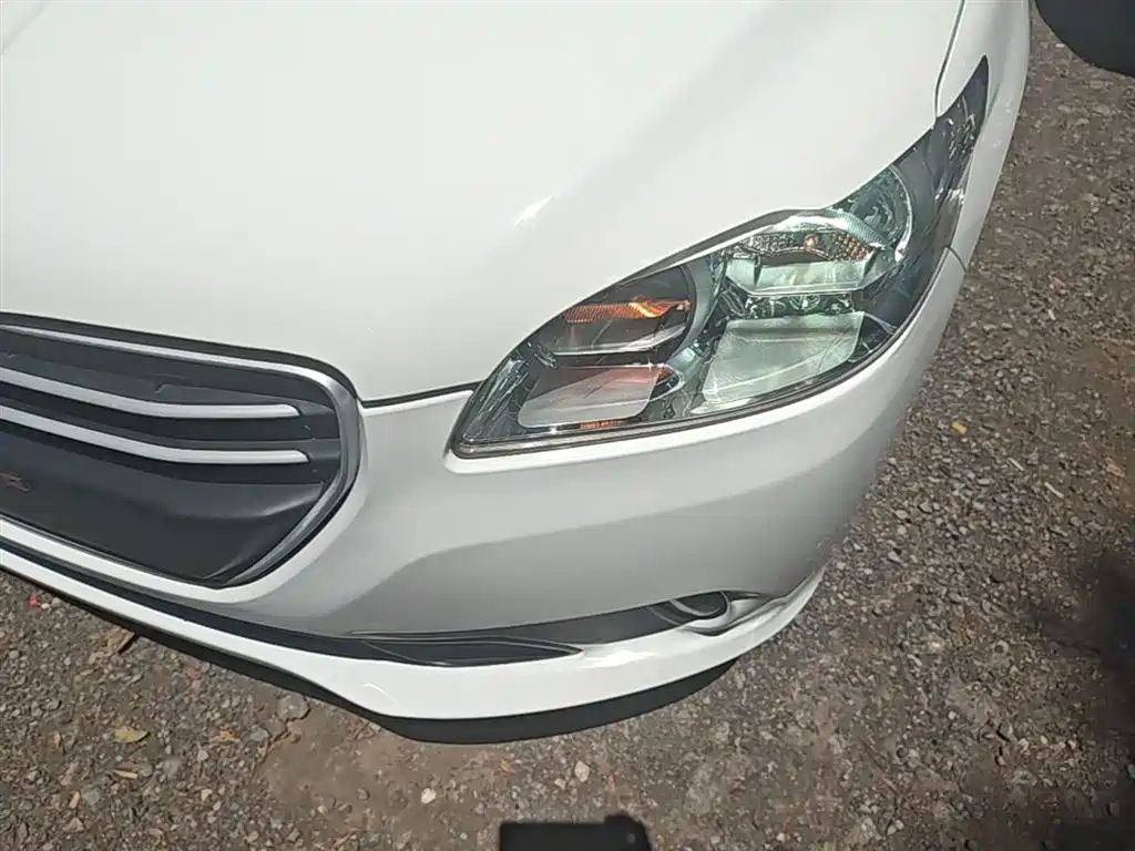 Peugeot 301 2014 1.6L Automatic Comfort Edition фото 24