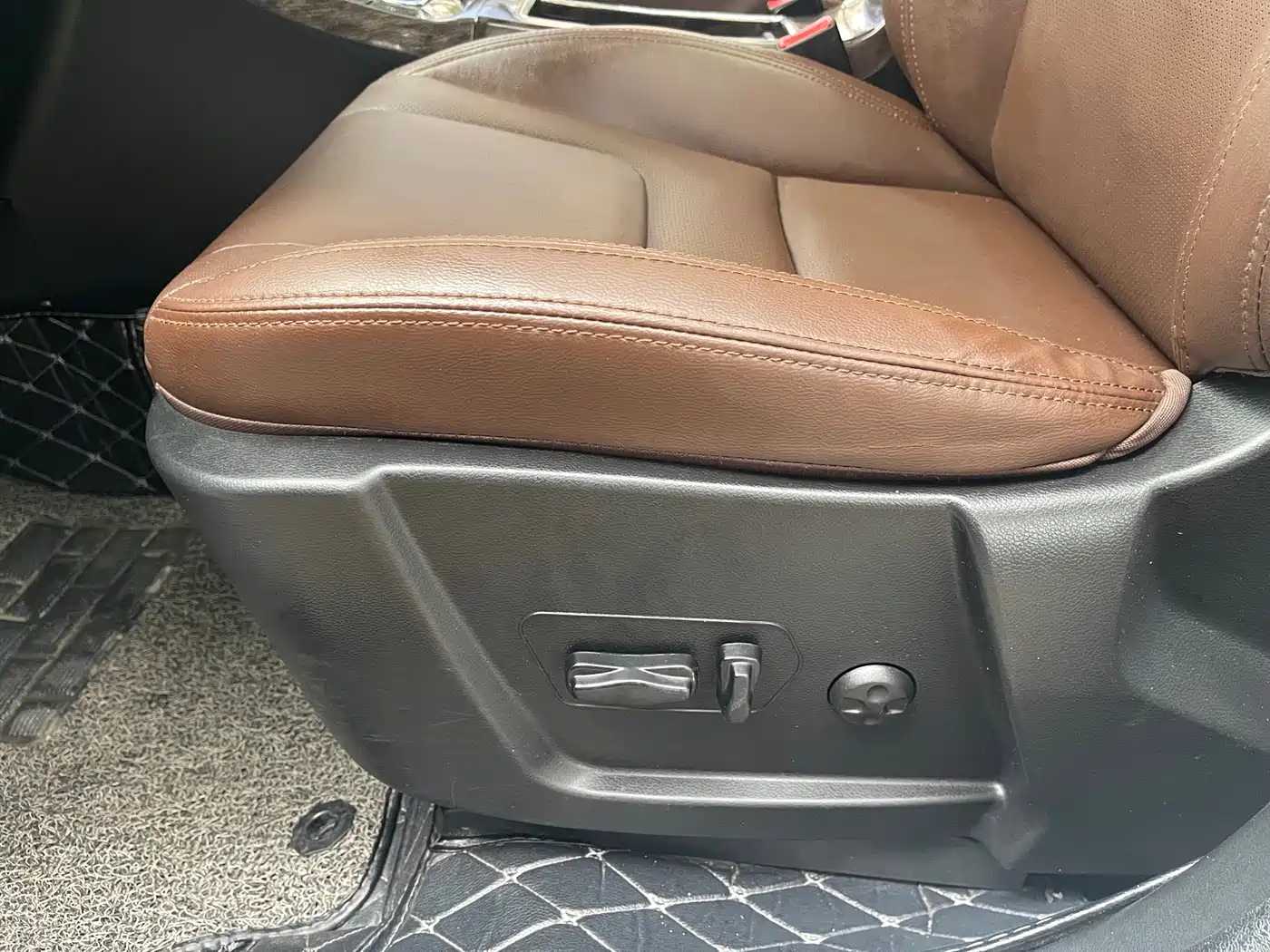 Lifan Xuanlang 2019 2017 2.0L CVT Luxury Type