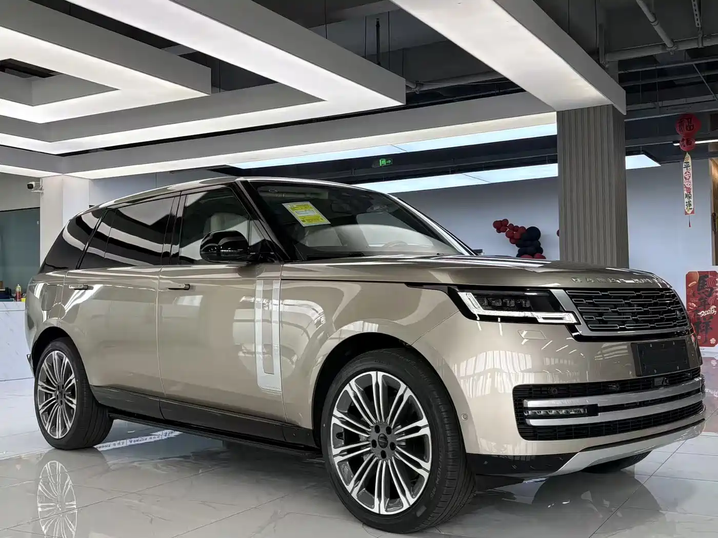 Land Rover Range Rover 2026 Model 3.0 L6 400PS AB Long Wheelbase Version фото 2