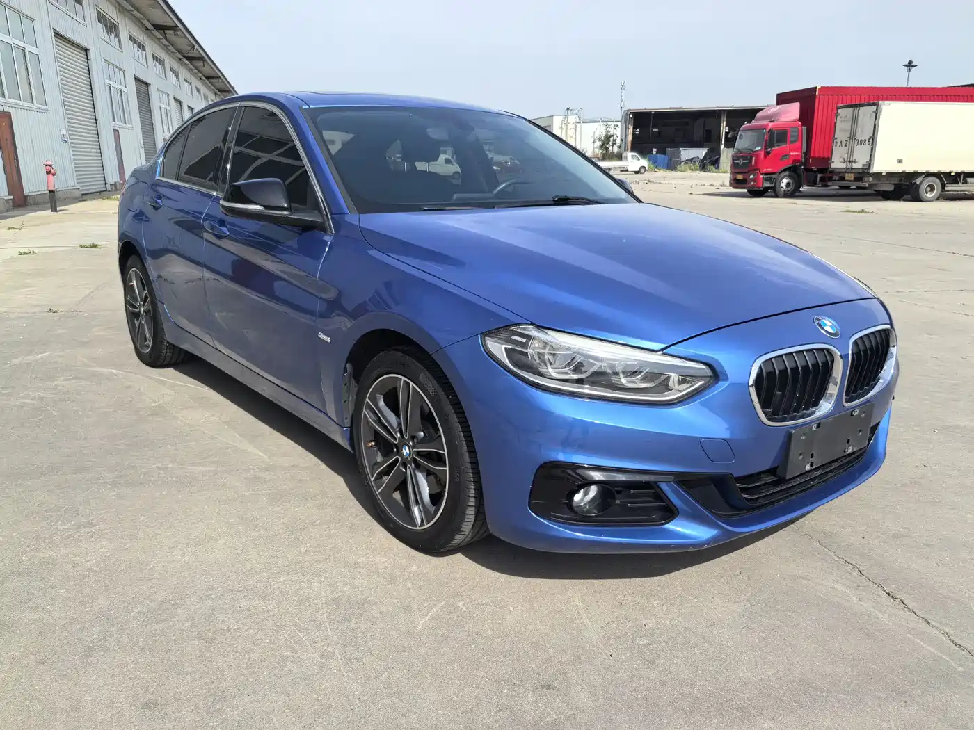 BMW 1 Series 2018 118i Sport Edition фото 3