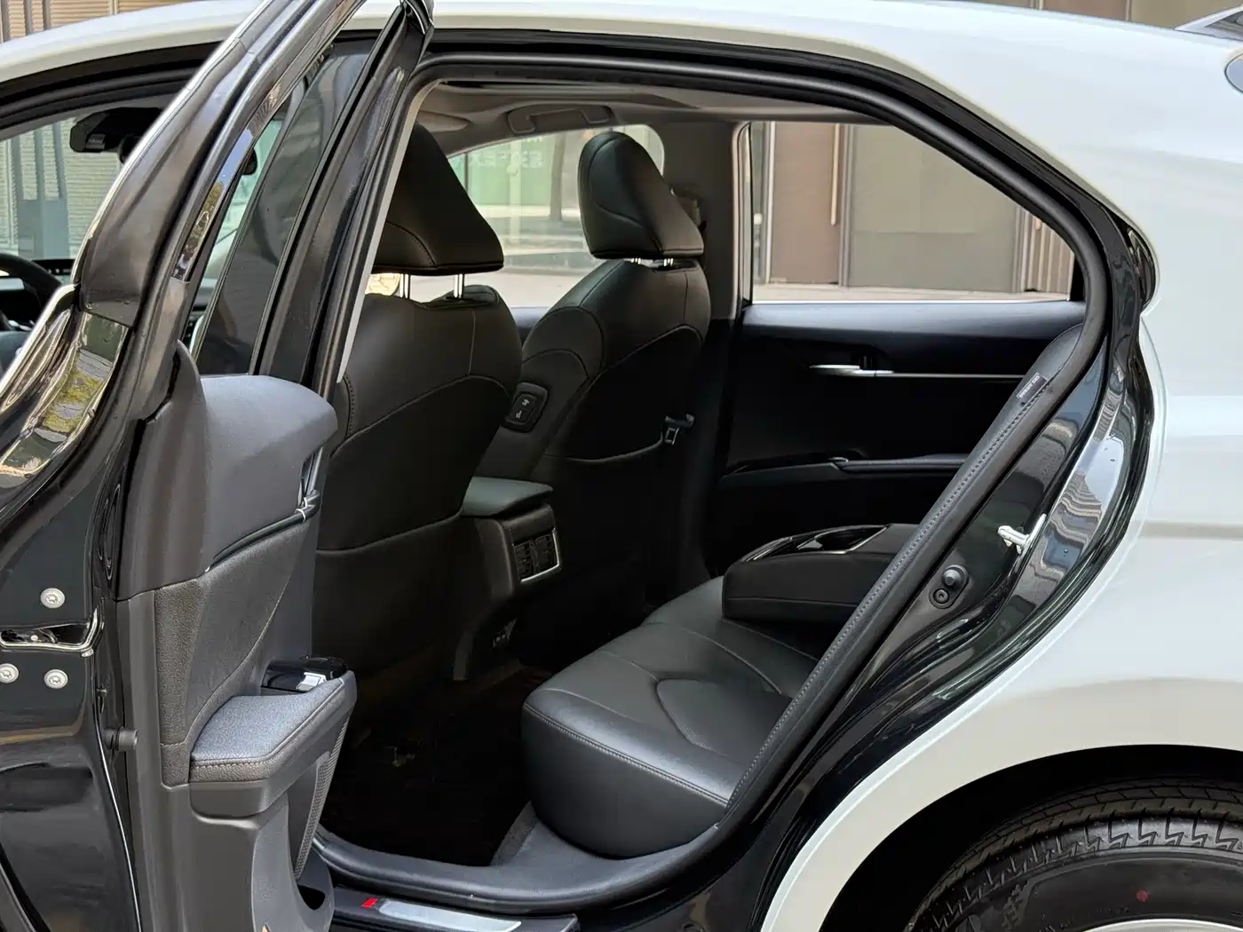 Toyota Camry 2023 2.0G Luxury Edition фото 12