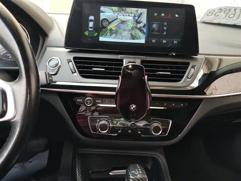 BMW 1 Series 2018 118i Sport Edition фото 10