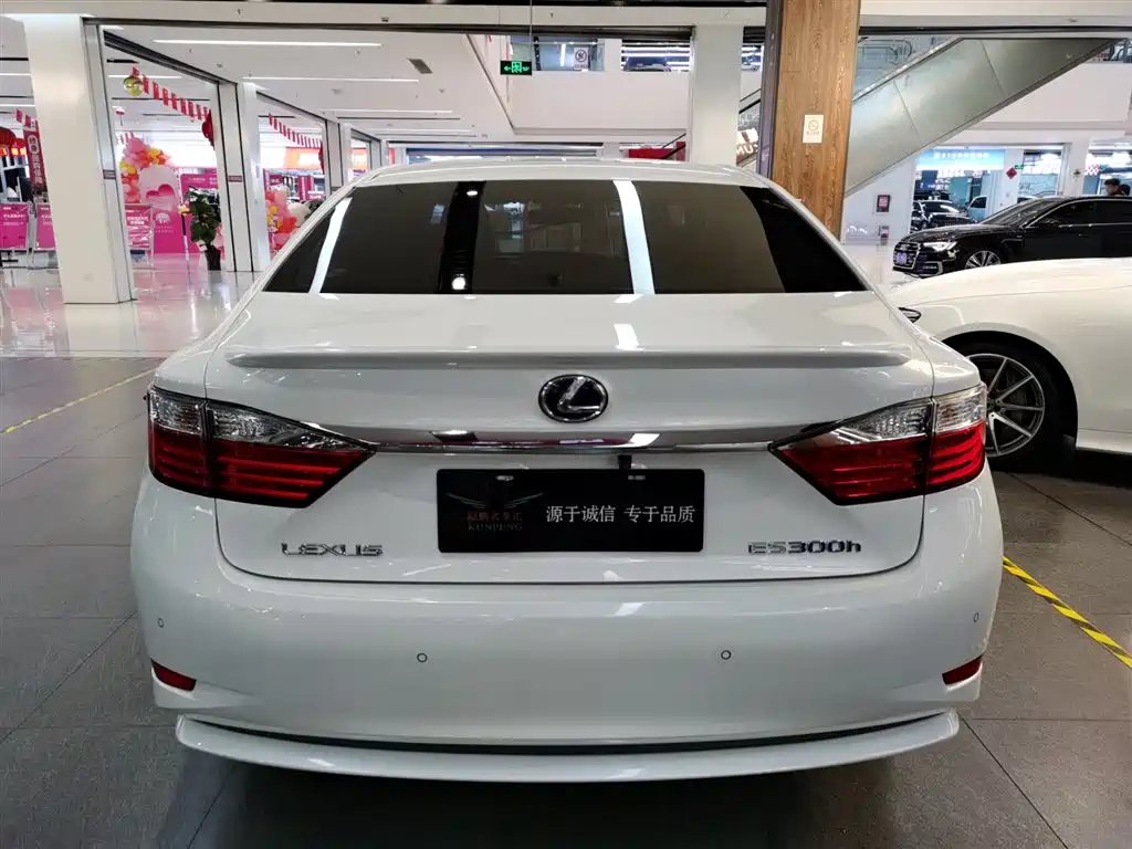 Lexus ES 2014 300h Elite Edition фото 4