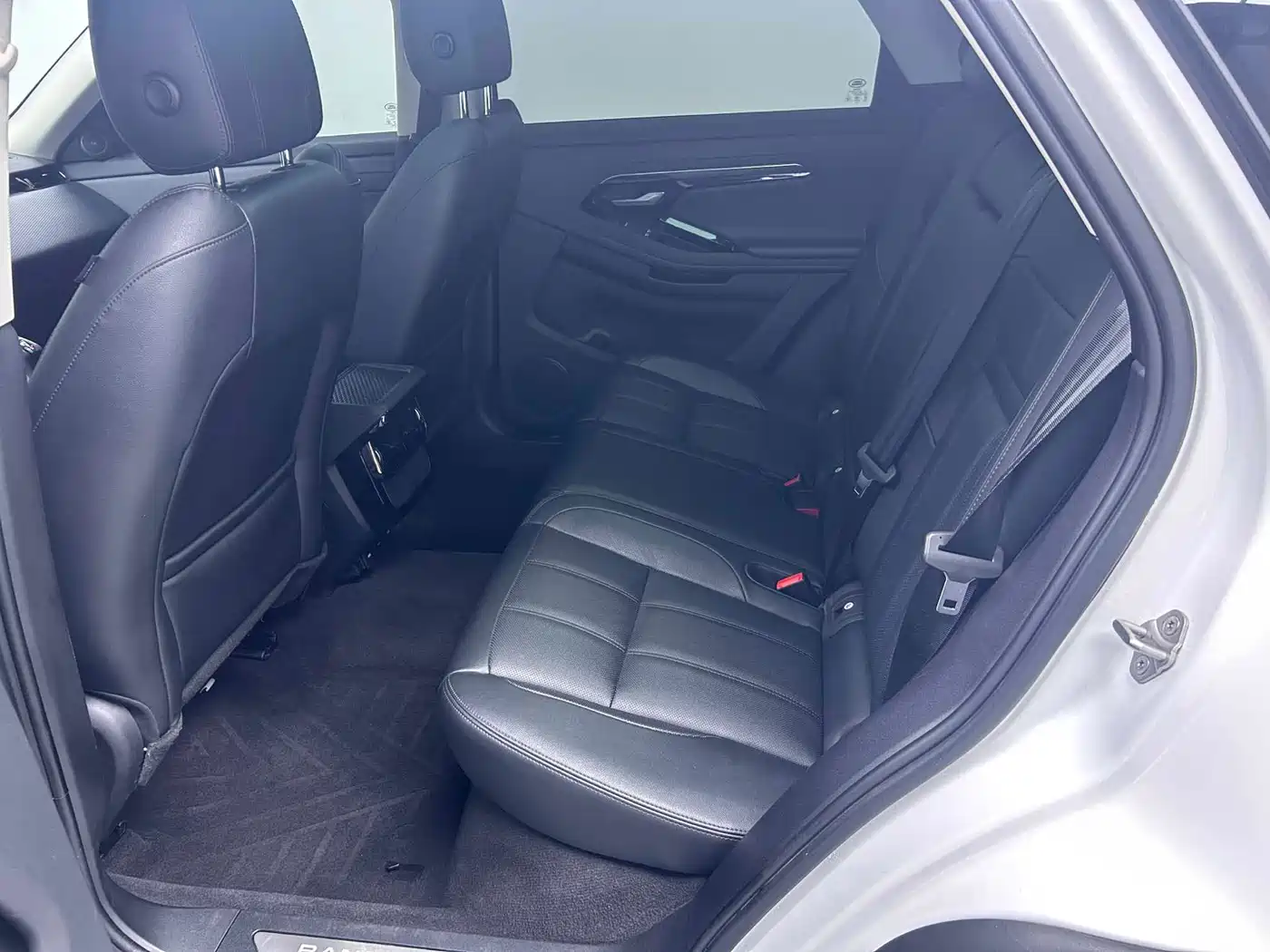 Land Rover Range Rover Evoque 2022 Range Rover Evoque L 200PS R-Dynamic Standard Elite Edition фото 6