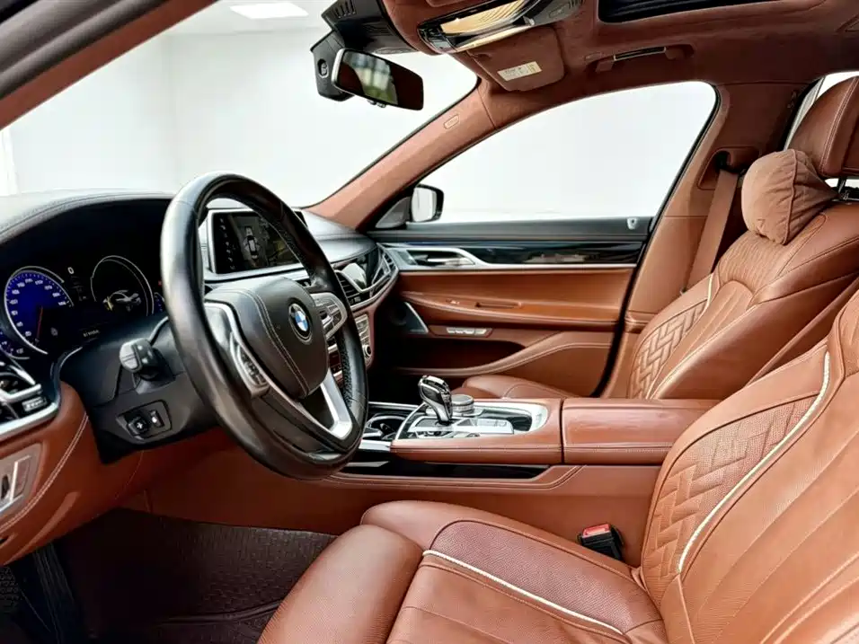 BMW 7 Series 2018 740Li xDrive Premium Type M Sport Package фото 4