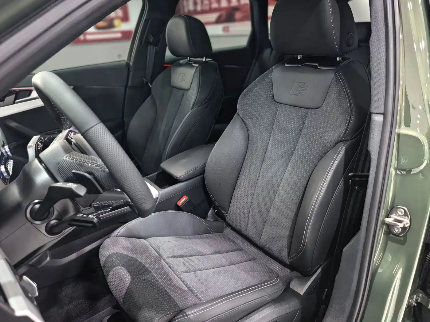 Audi A4 (Import) 2024 2023 Model Avant 40 TFSI Luxury Sport Version
