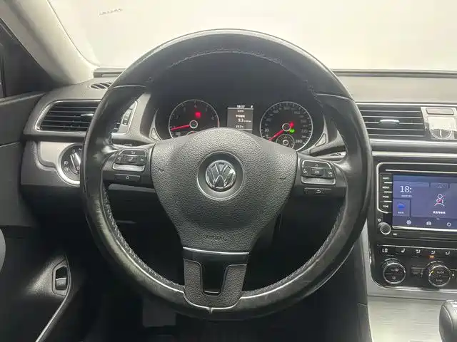 Volkswagen Passat 2015 1.8TSI DSG Prestige Edition фото 10