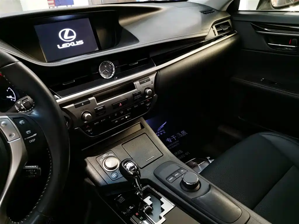 Lexus ES 2014 300h Elite Edition фото 8