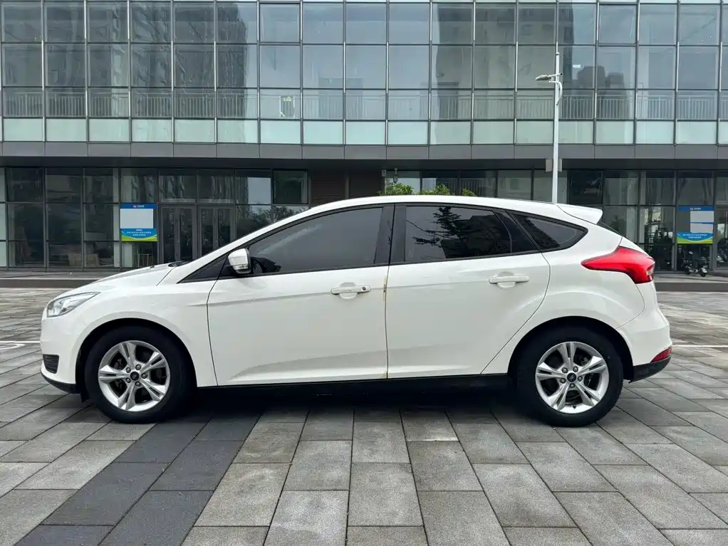 Фото 3 - Ford Focus