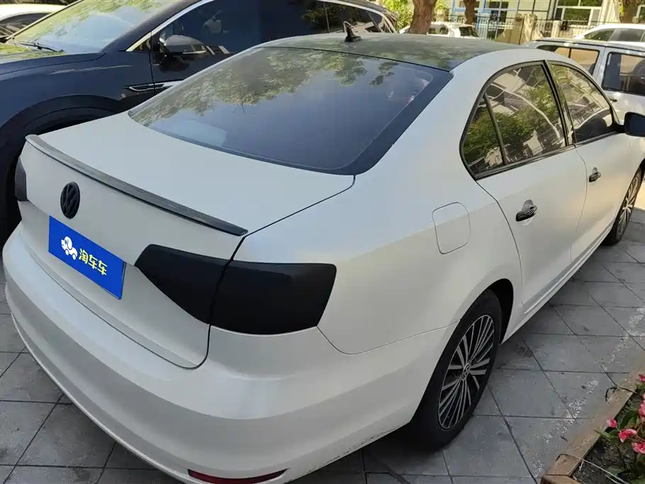 Volkswagen Sagitar 2017 230TSI Automatic Luxury фото 3