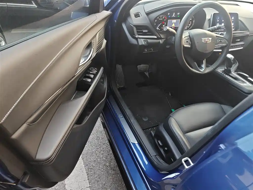 CADILLAC CT4