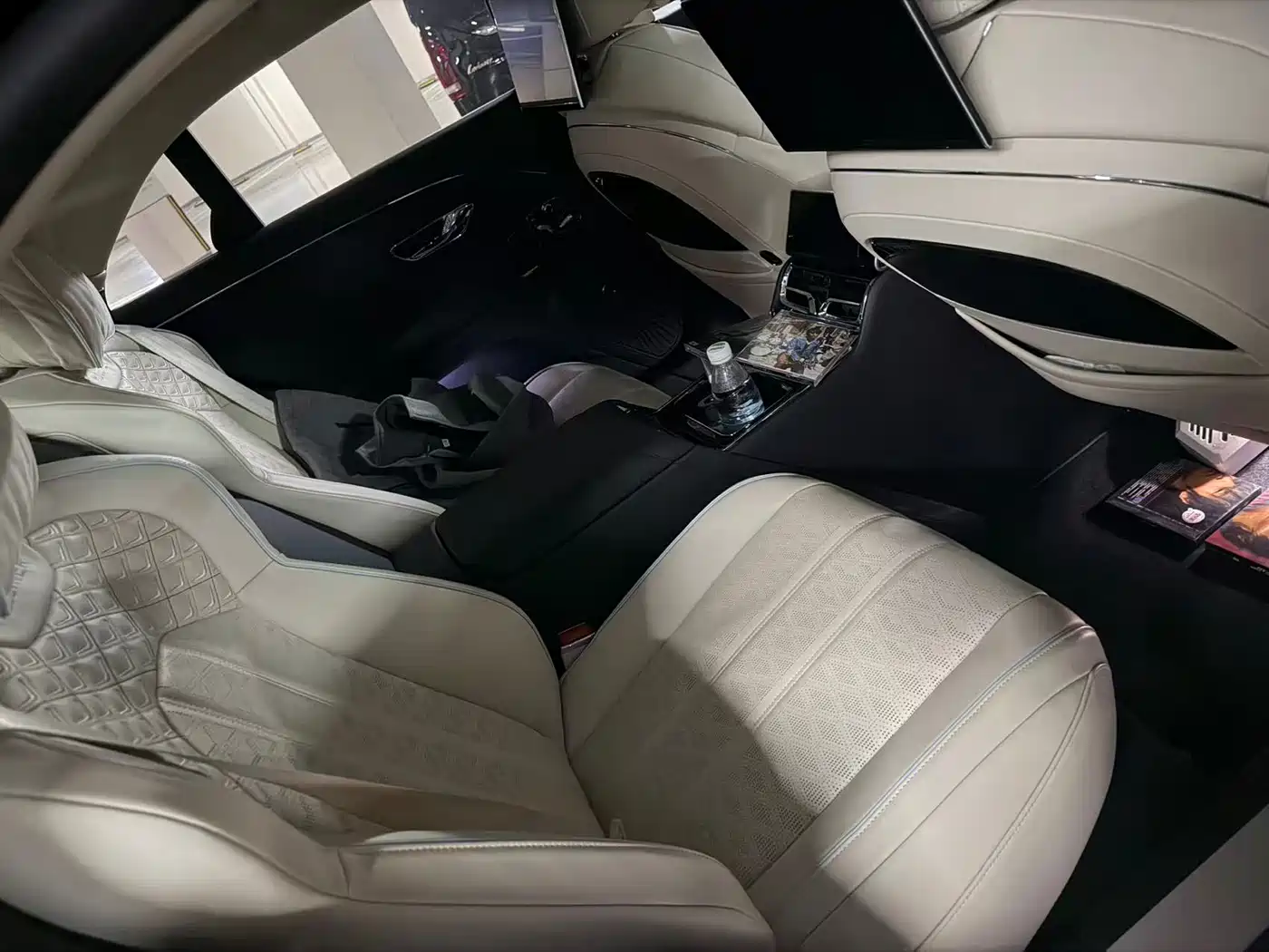 Bentley Flying Spur 2024 4.0T V8 Mulliner фото 9