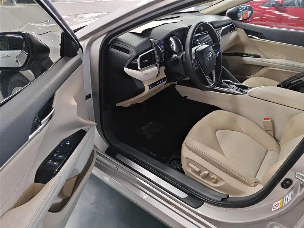 Toyota Camry 2018 2.5G Luxury Edition фото 16