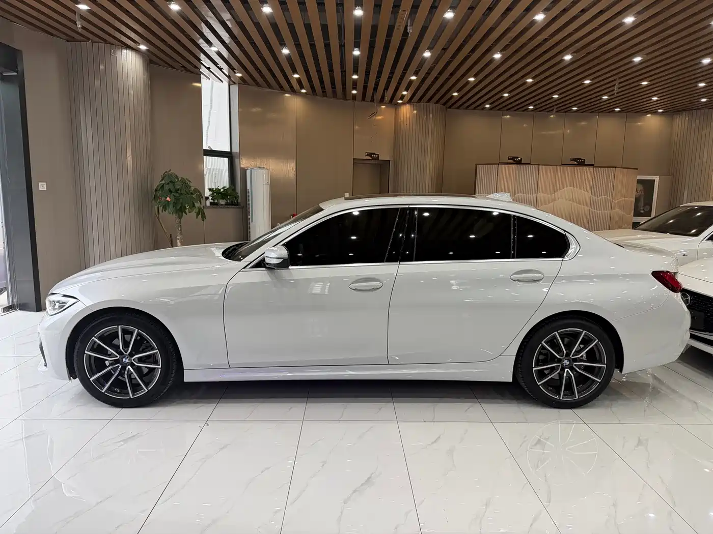 BMW 3 Series 2022 320Li M Sport Package фото 4