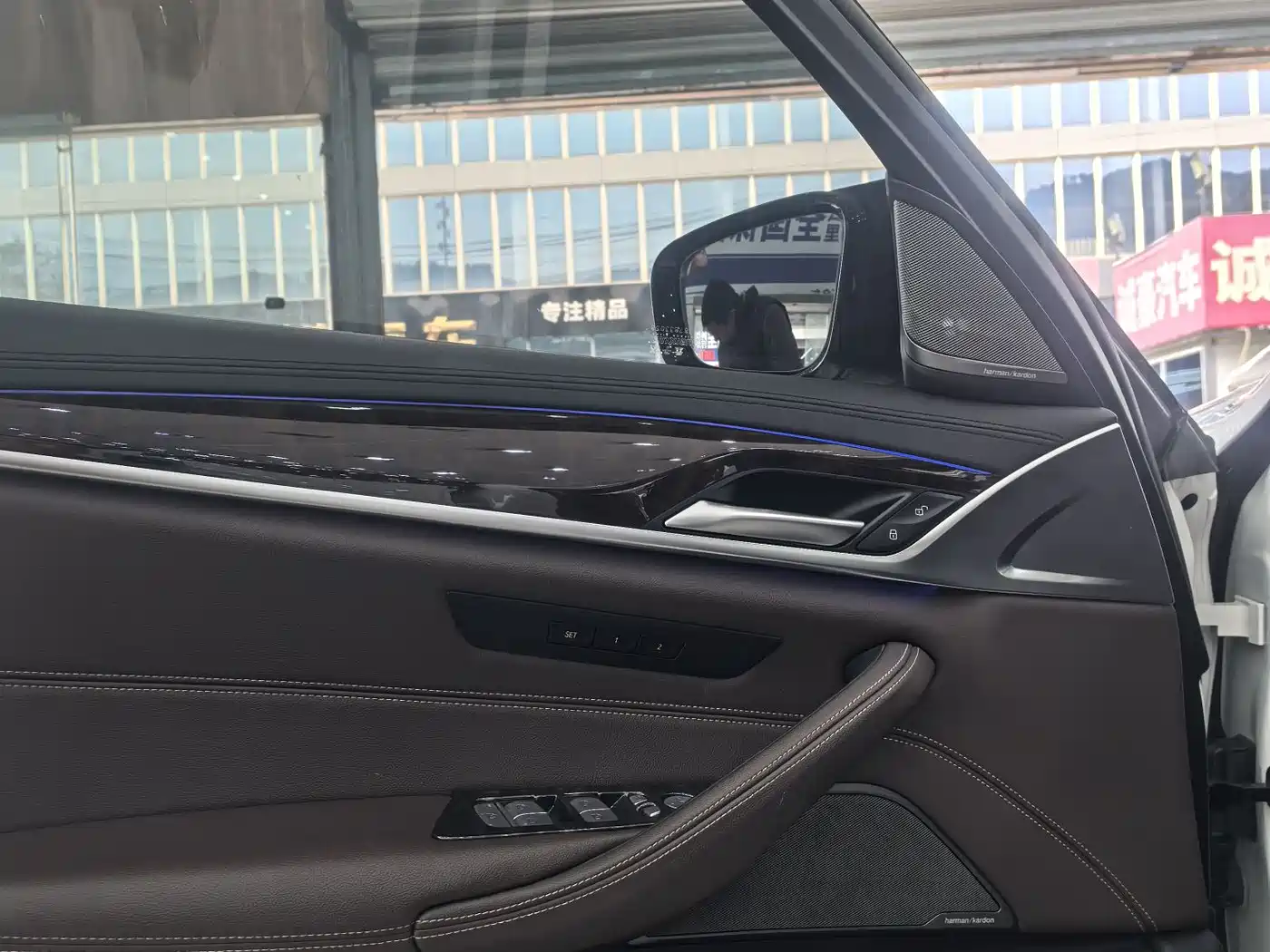 BMW 5 Series 2019 525Li Luxury Package фото 9