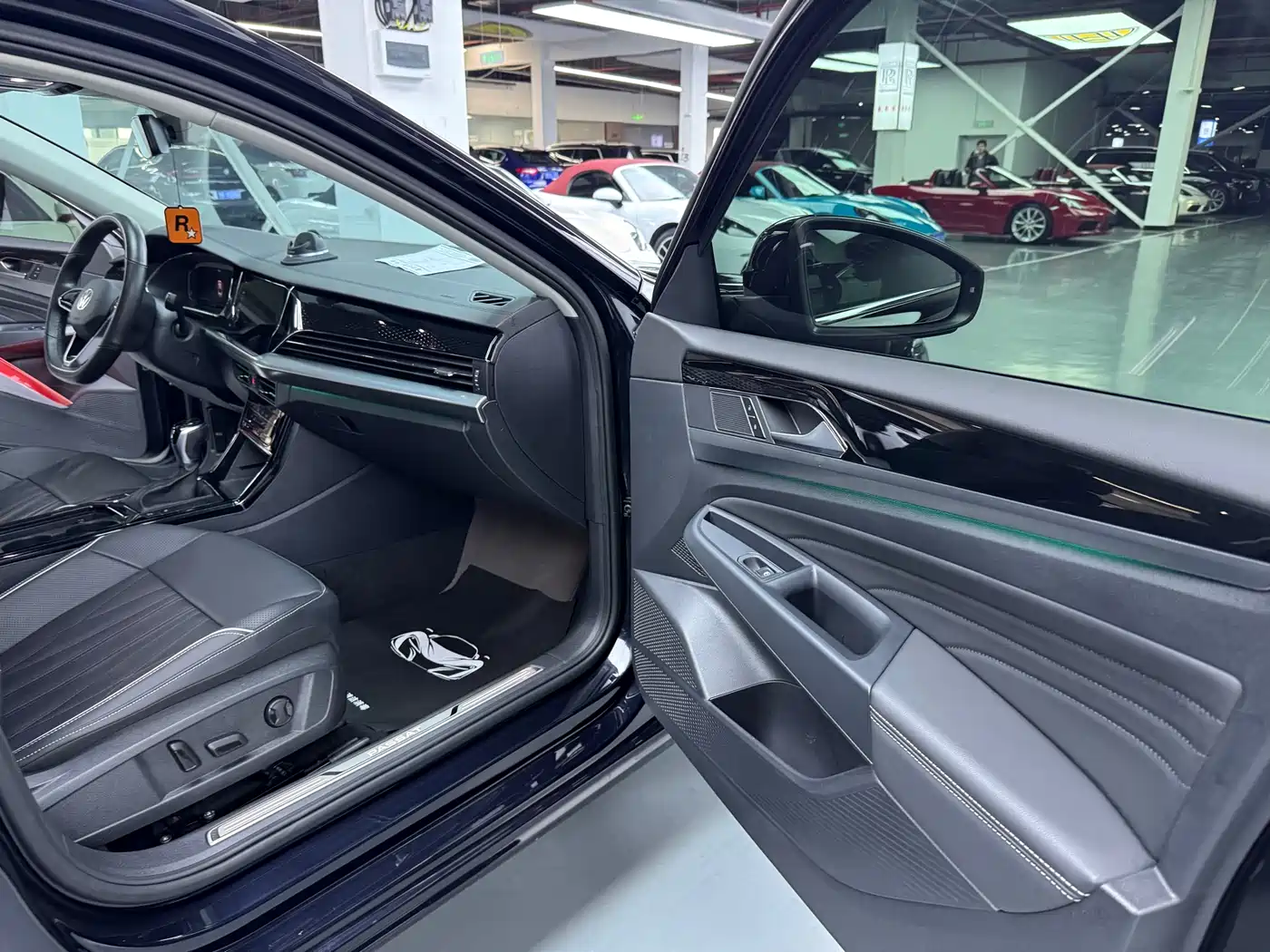 Volkswagen Passat 2023 380TSI Luxury Edition фото 18