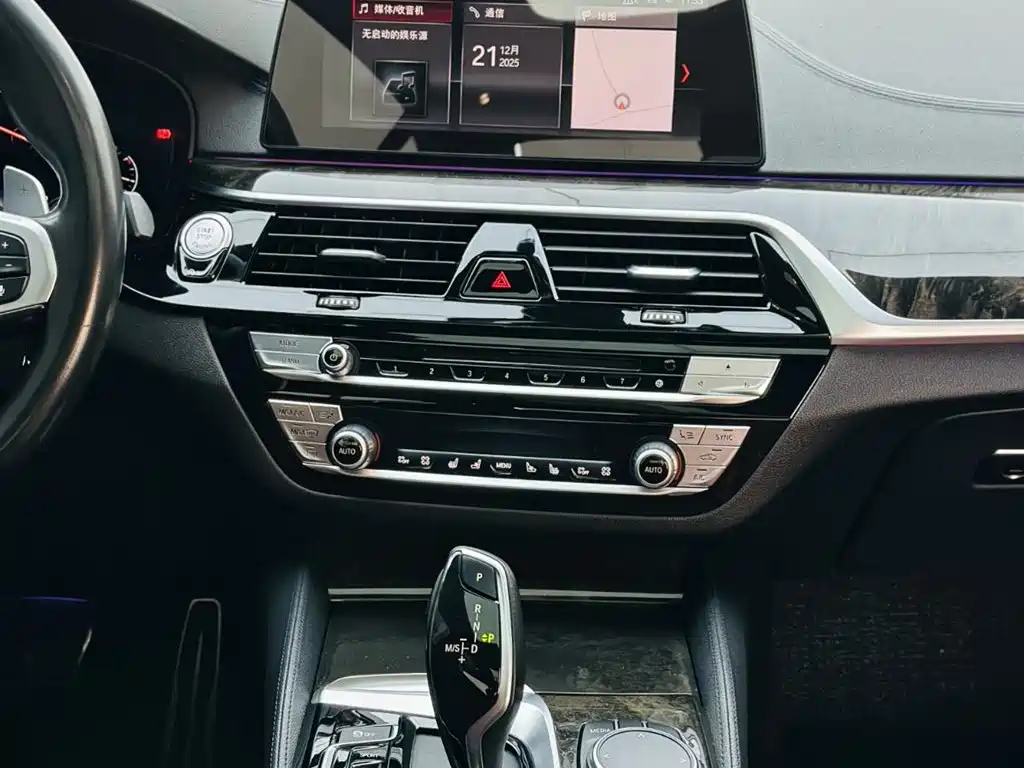 BMW 5 Series 2019 530Li Premium M Sport Package фото 18
