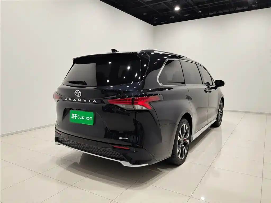 Toyota Granvia 2024 2.5L Hybrid Premium PLUS фото 17