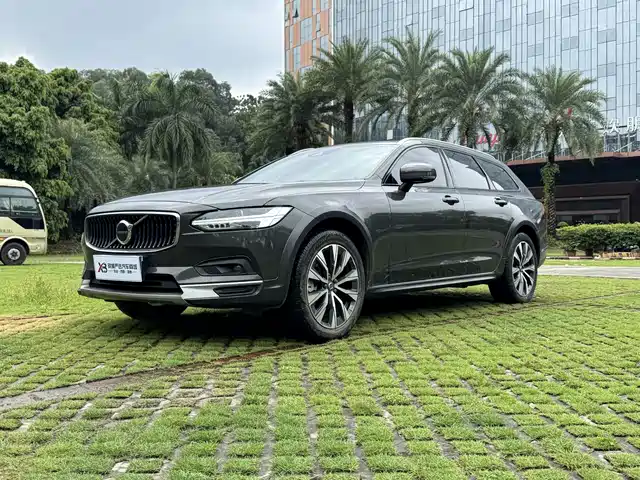 Volvo V90 Cross Country B5 AWD, Смарт