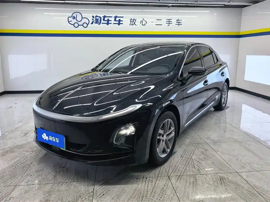 Hongqi E-QM5 2025 Model 500km Travel Edition
