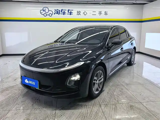Hongqi E-QM5 2025 Model 500km Travel Edition