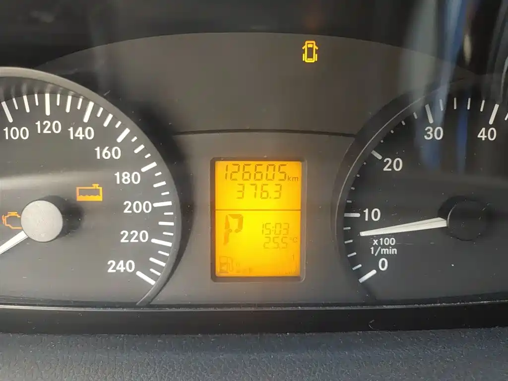 Mercedes-Benz Vito 2011 2.5L 7-Seat Executive Edition фото 5