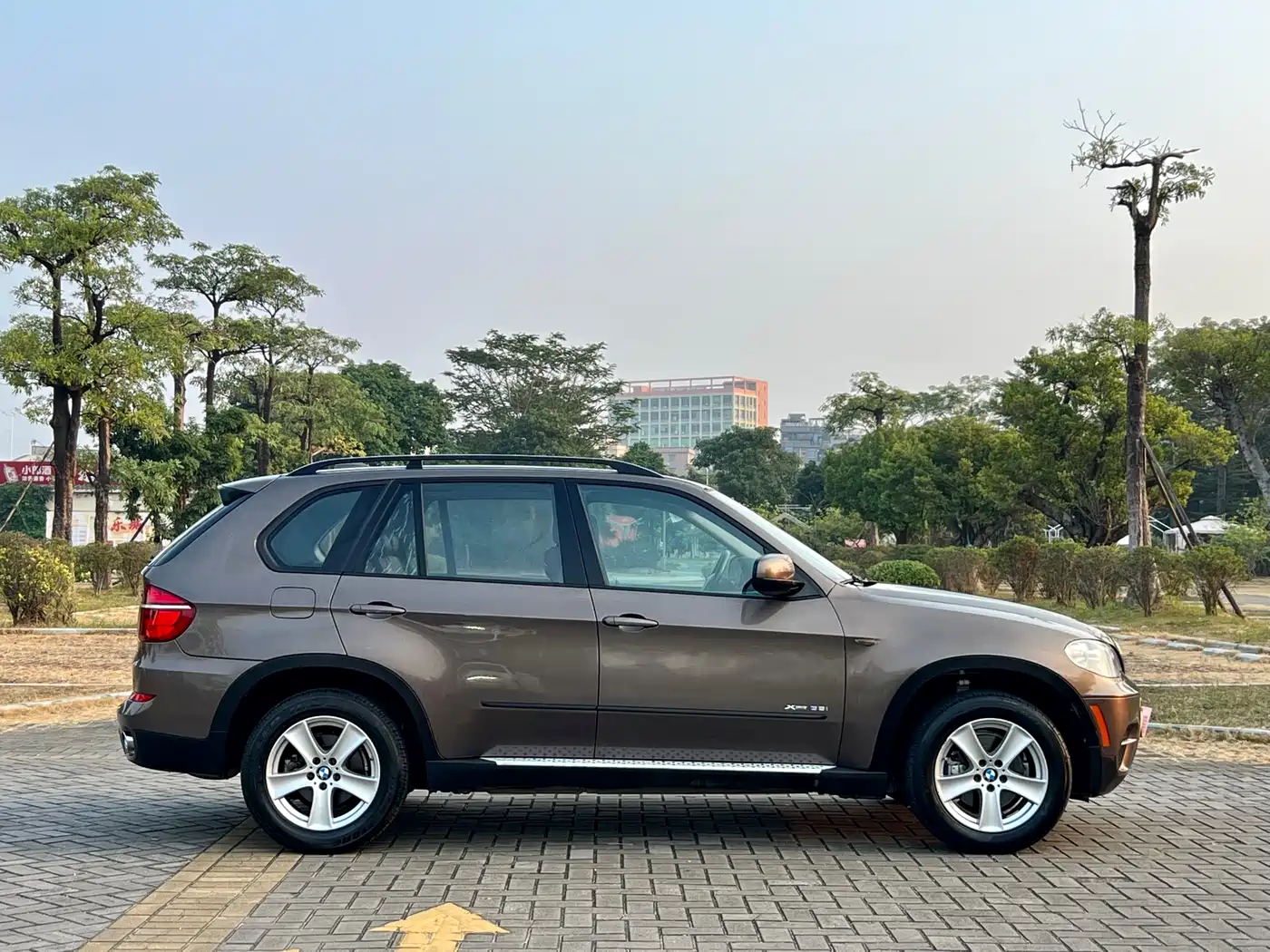 BMW X5 (Import) 2011 xDrive35i Leading Edition фото 4
