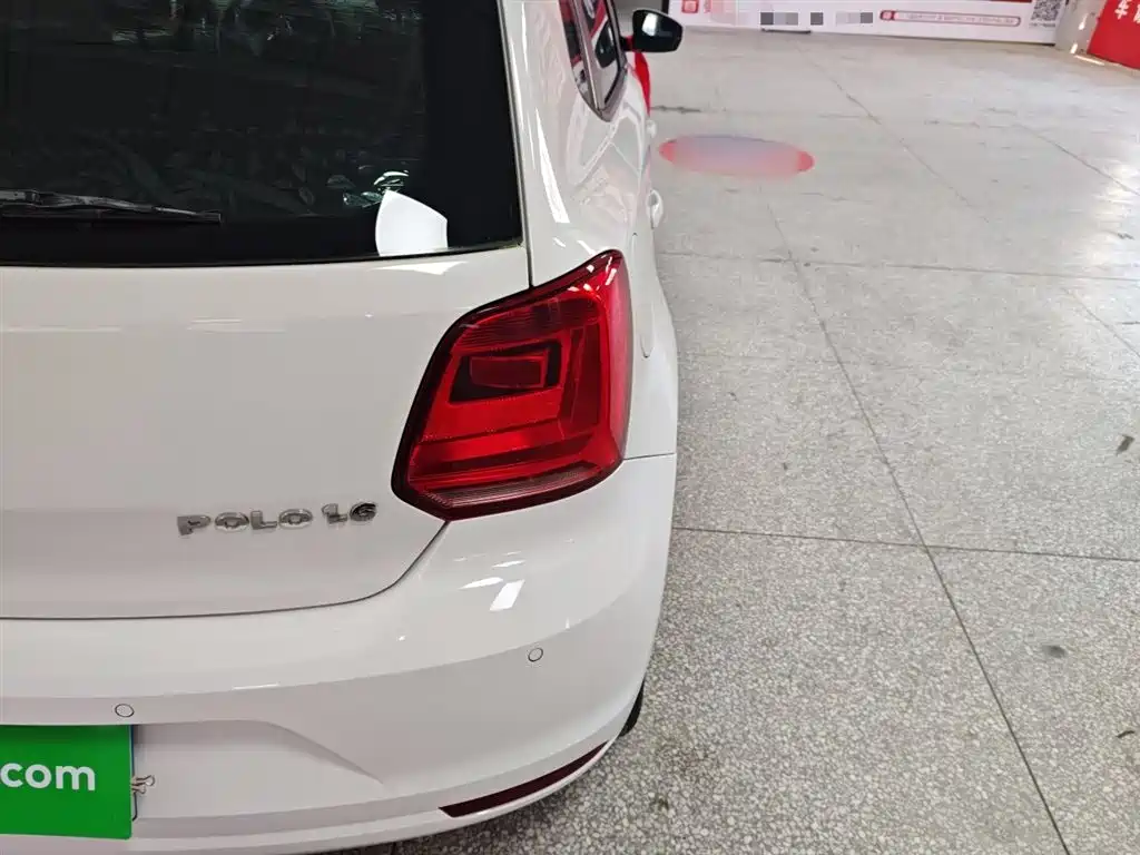 Volkswagen Polo 2014 1.6L Automatic Comfort Edition фото 24