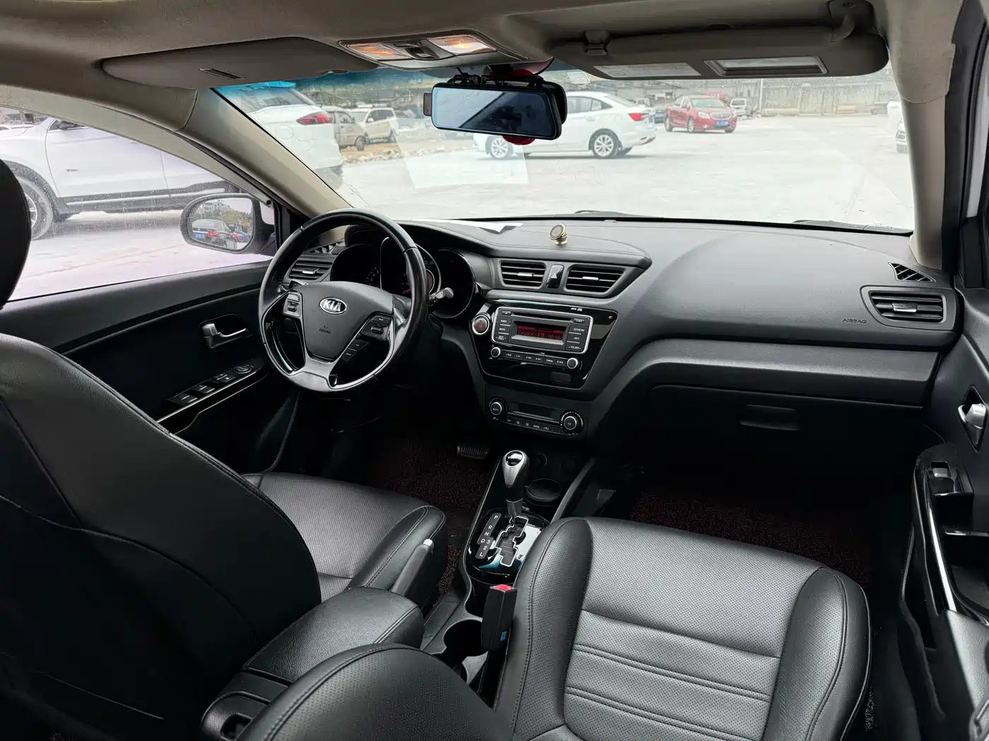 Kia K2 2015 Hatchback 1.6L AT Premium фото 9