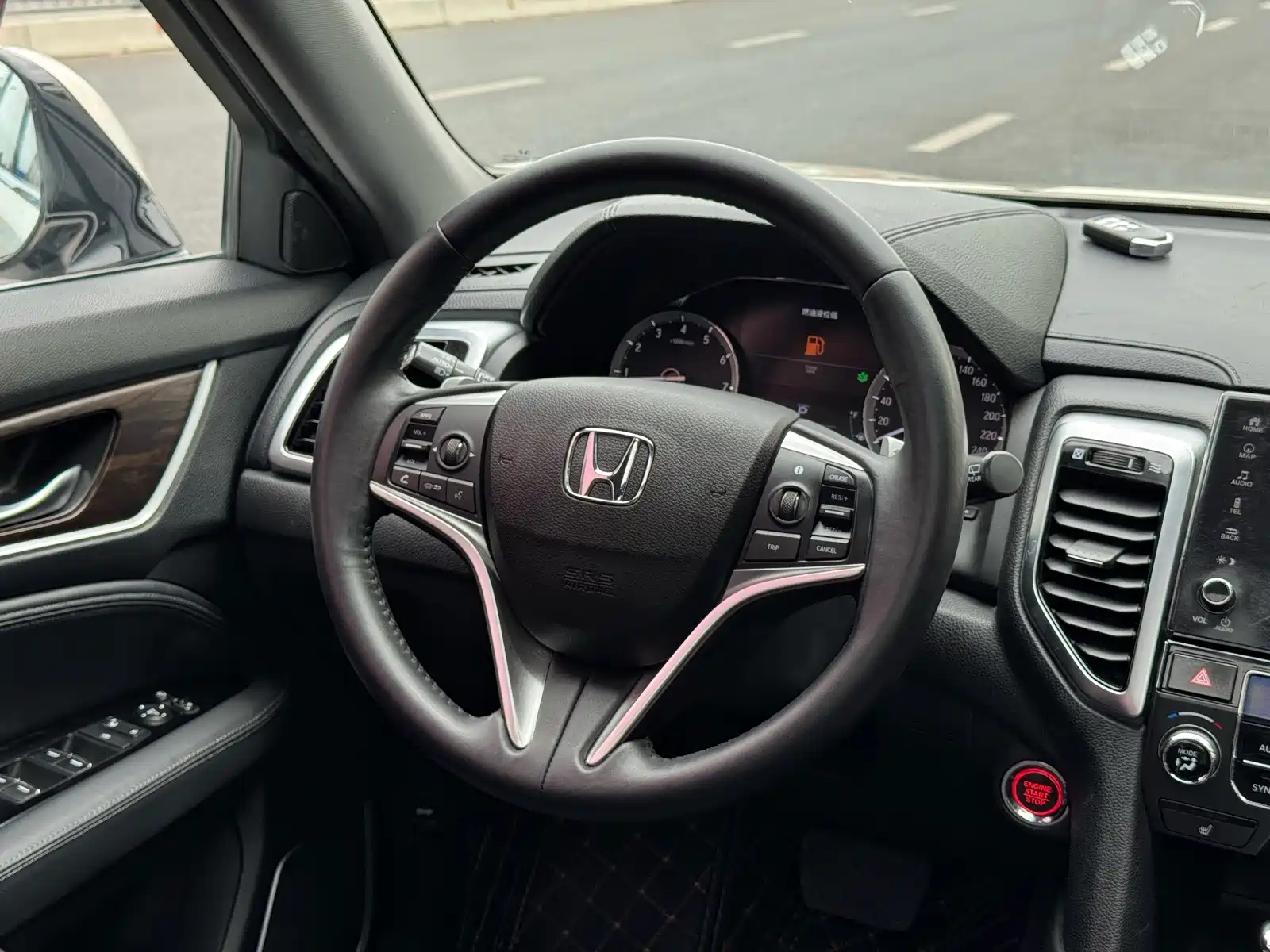 Фото 8 - Honda UR-V