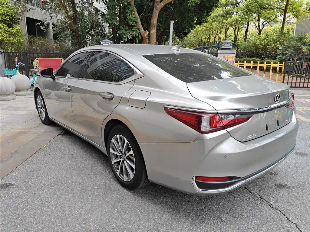 Lexus ES 2023 200 Excellence Edition фото 5