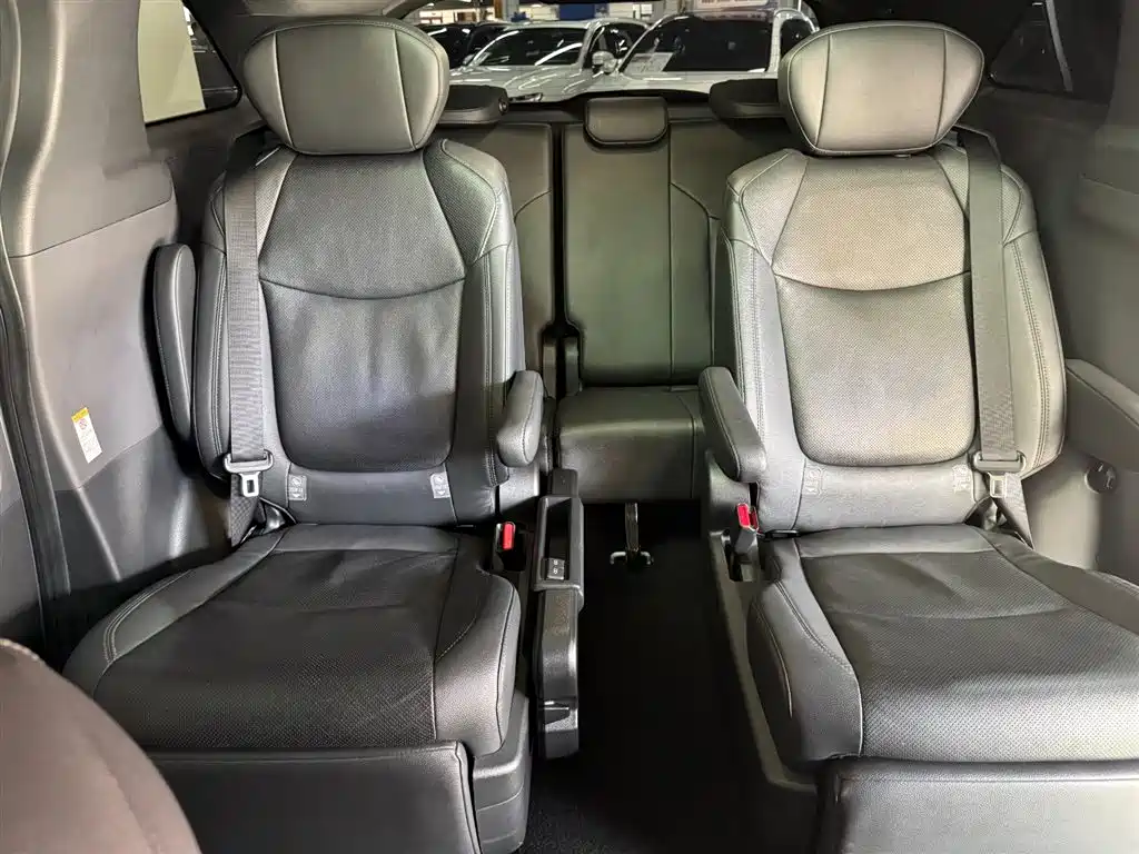Toyota Sienna 2021 2.5L Hybrid Ultimate Edition фото 21