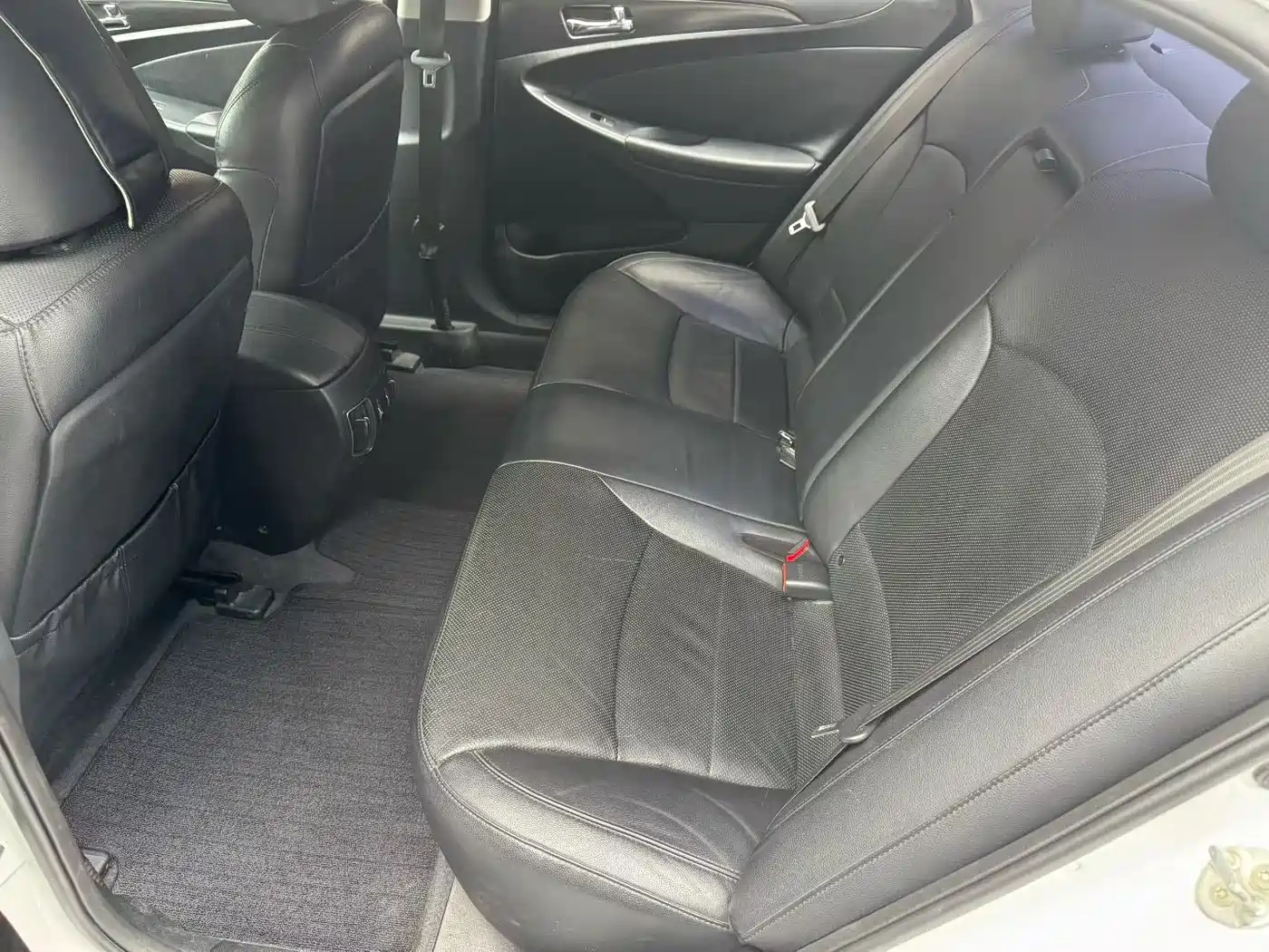 Hyundai Sonata 2011 2.0L Automatic Fashion фото 9