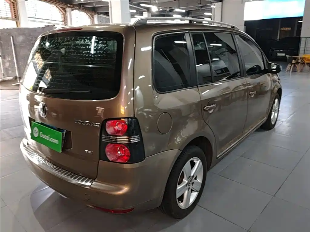 Volkswagen Touran 2015 1.4T DSG Comfort Edition 5-seater фото 7