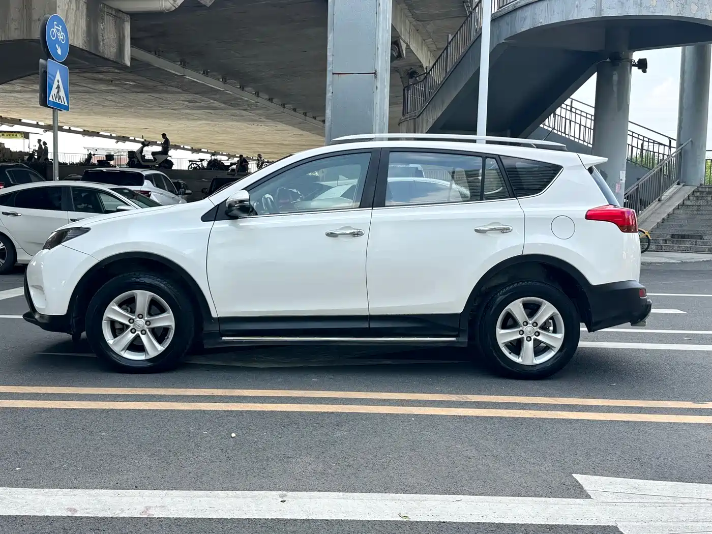 Toyota RAV4 Rongfang 2013 2.0L CVT 4WD Pioneer фото 12