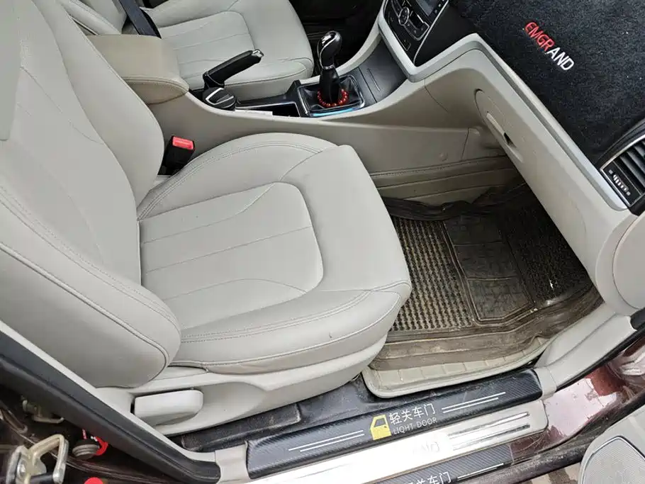 Фото 8 - Geely Emgrand