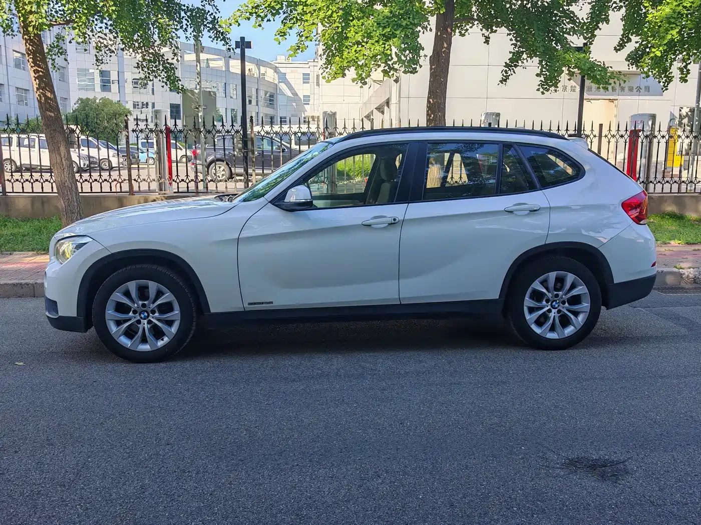 BMW X1 2013 sDrive18i Leading фото 3