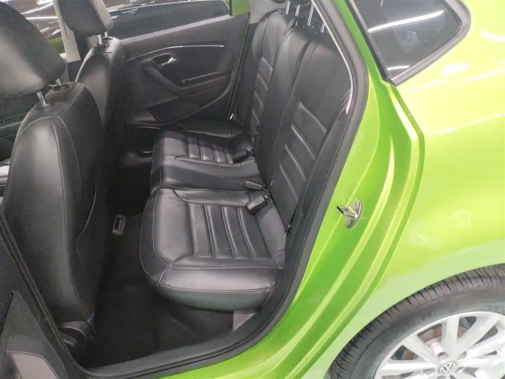 Volkswagen Polo 2014 1.6L Automatic Luxury Edition фото 14