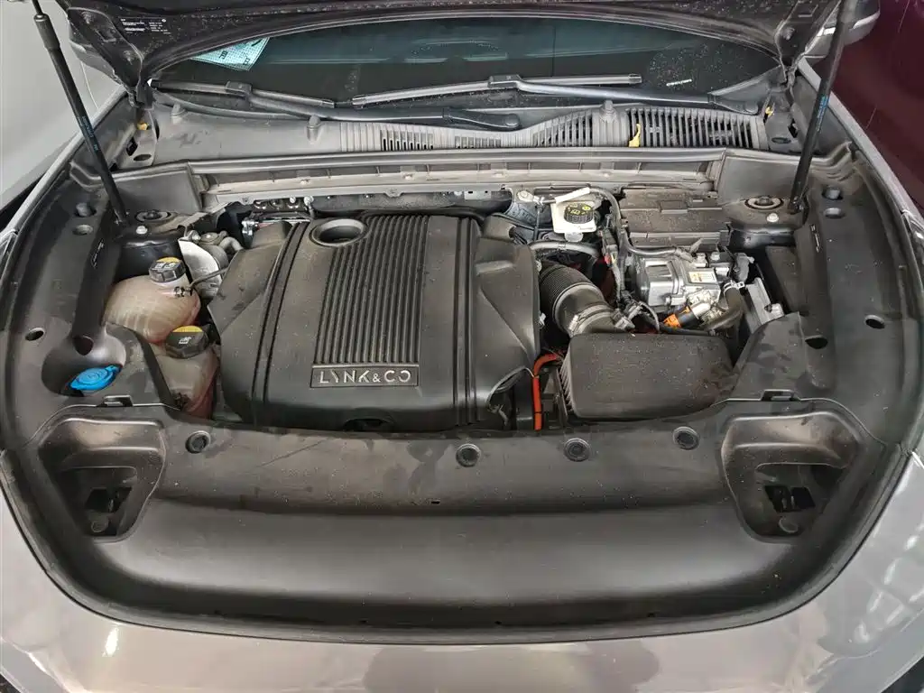 Lynk & Co 03 New Energy 2020 1.5T PHEV Pro фото 10