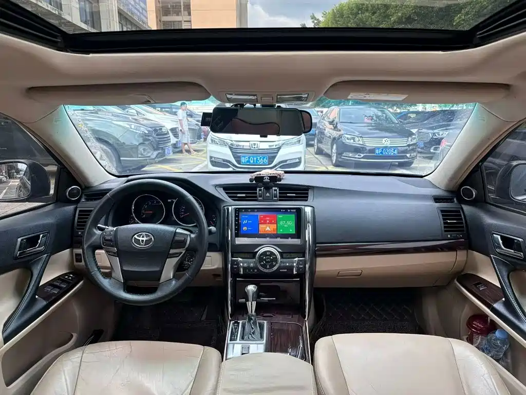صورة 5 - Toyota Reiz