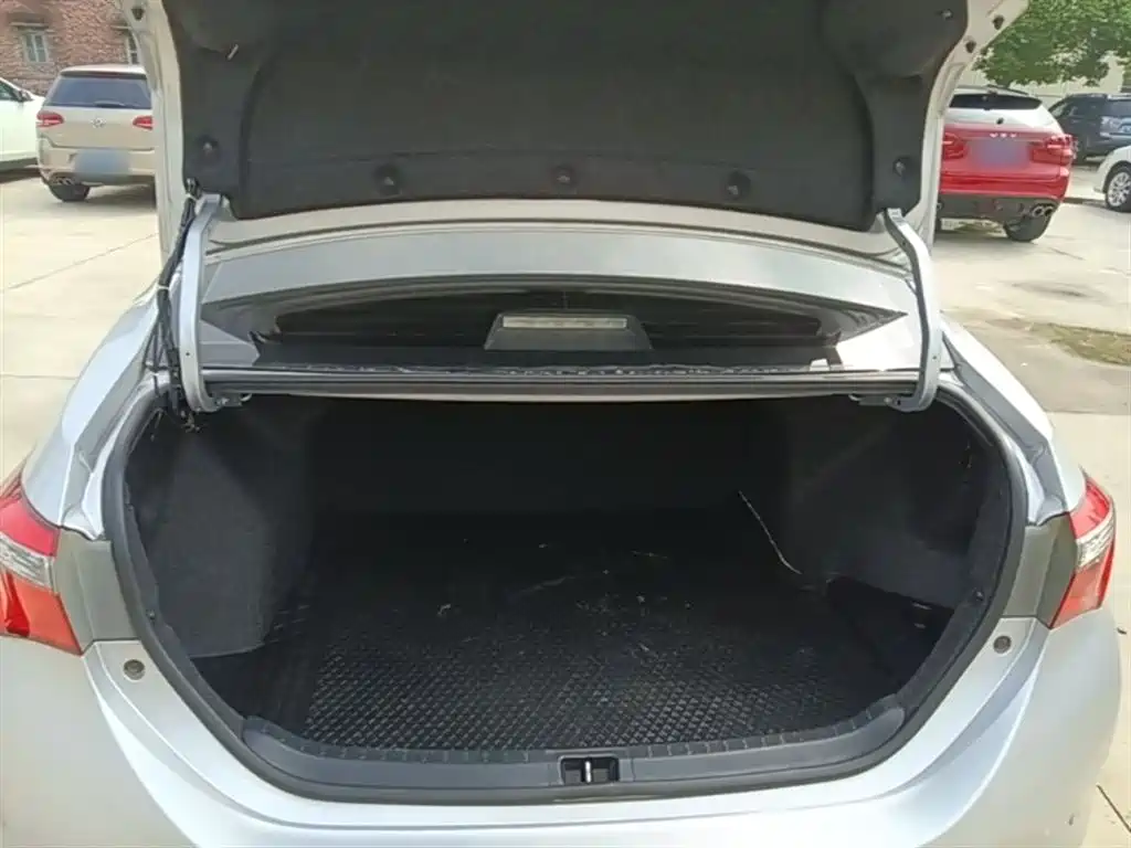 Toyota Corolla 2017 Facelift 1.6L S-CVT GL фото 19