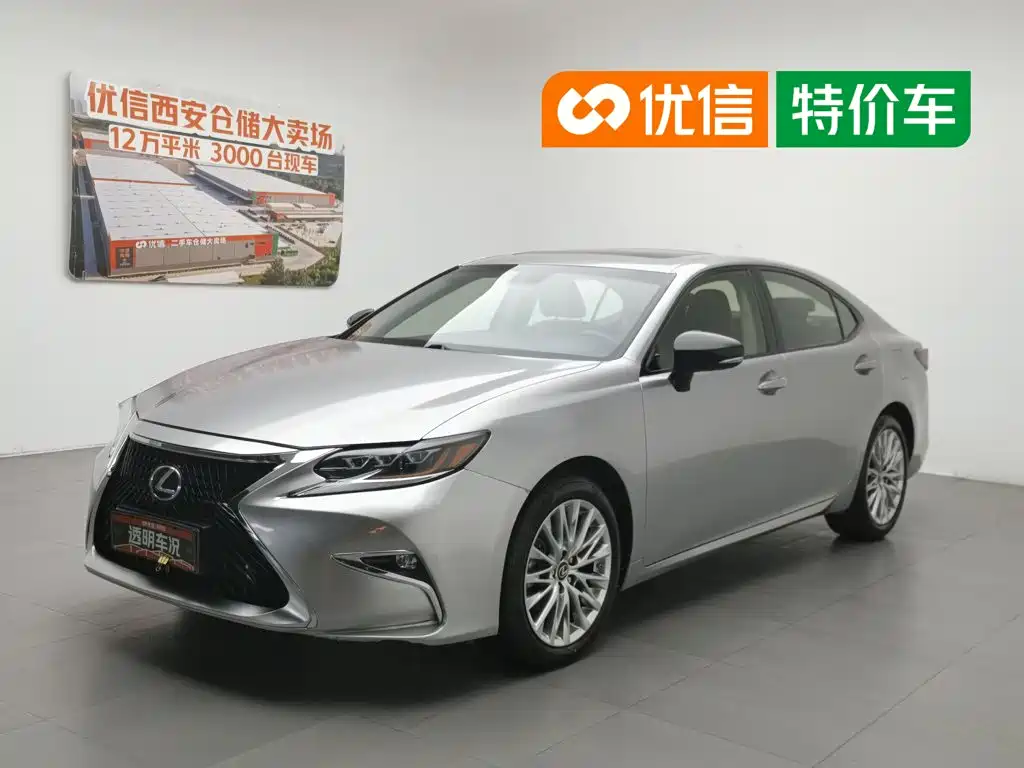 Фото 1 - Lexus ES
