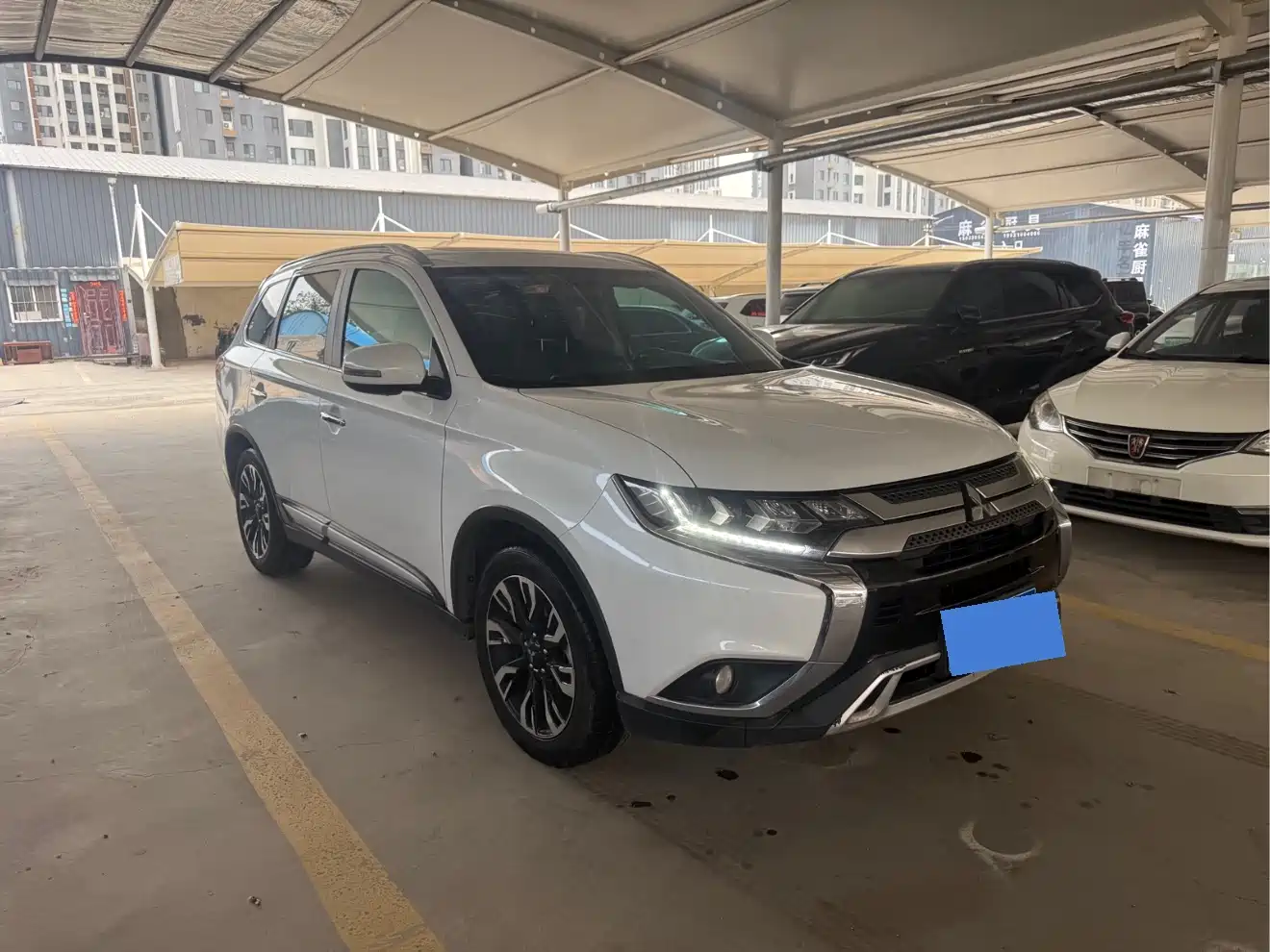 Mitsubishi Outlander 2019 2.4L 4WD Deluxe Edition 5-seater China V фото 3
