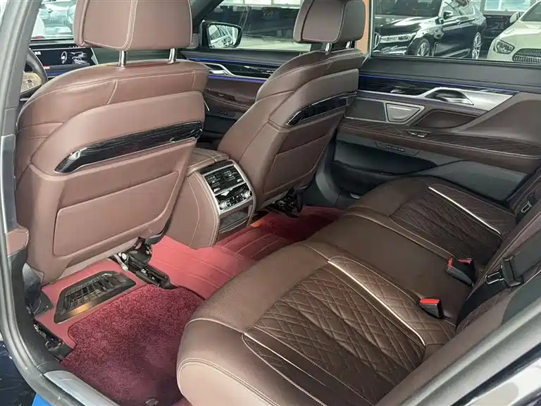 BMW 7 Series 2021 Model 740Li Leading M Sport Package фото 12