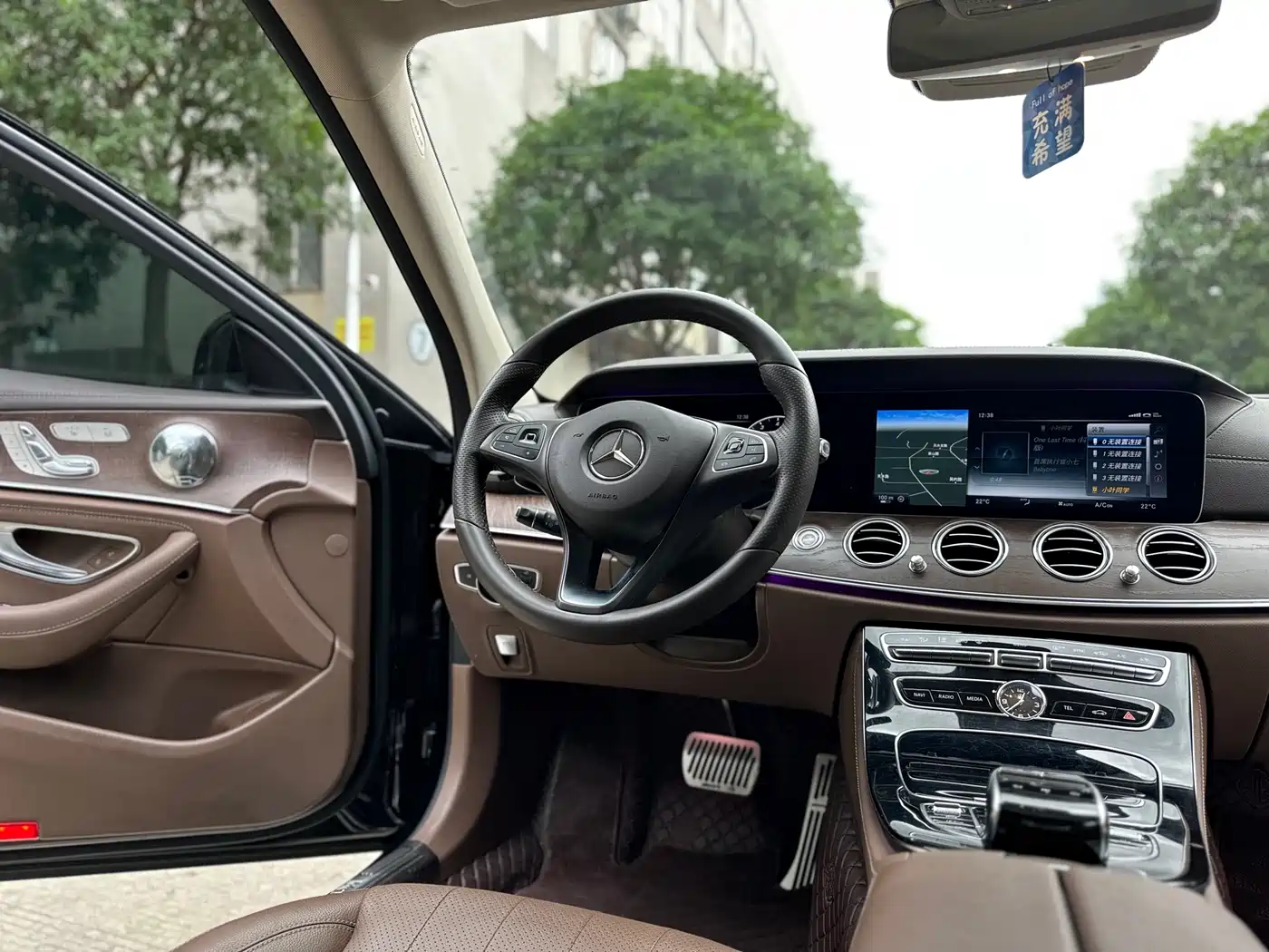 Mercedes-Benz E-Class 2017 E 300 L Luxury фото 13