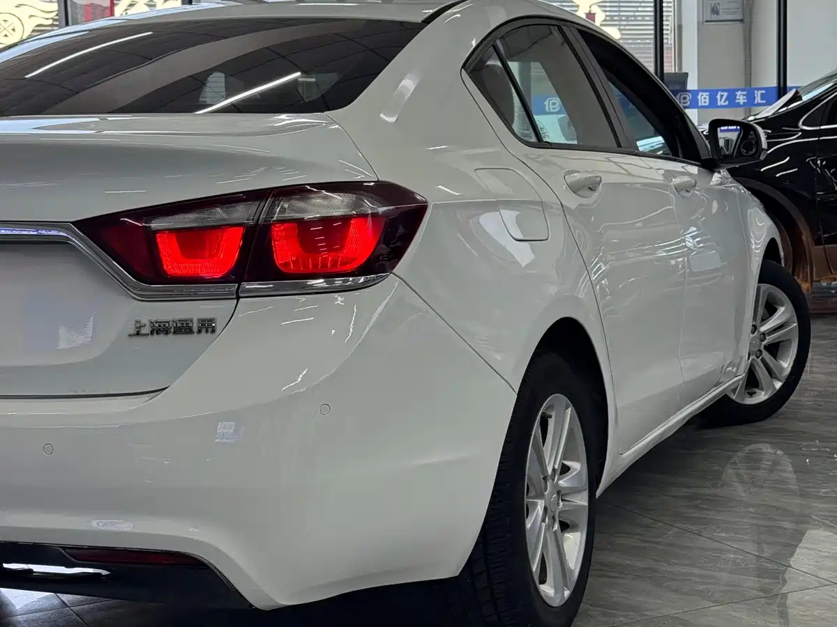 Chevrolet Cruze 2015 1.5L Manual Elite Edition фото 3